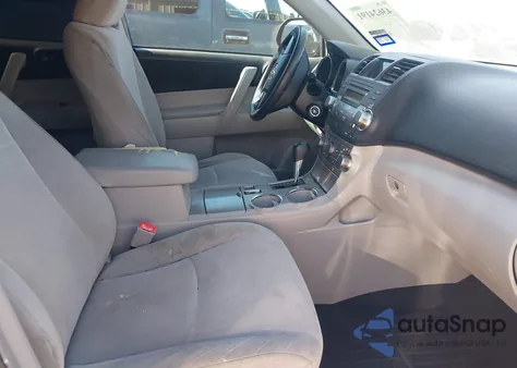 2012 Toyota Highlander Base V6 z USA, uszkodzony, nr VIN 5TDBK3EH8CS097730